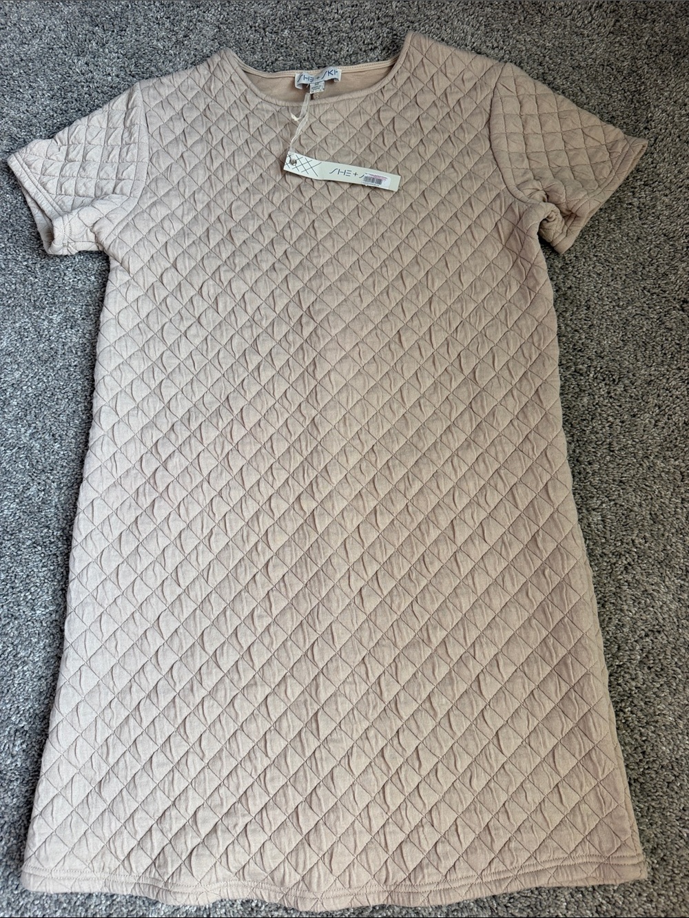 She + Sky NWT Med. quilted S/S Dress, Beige Perfect for Fall! $16